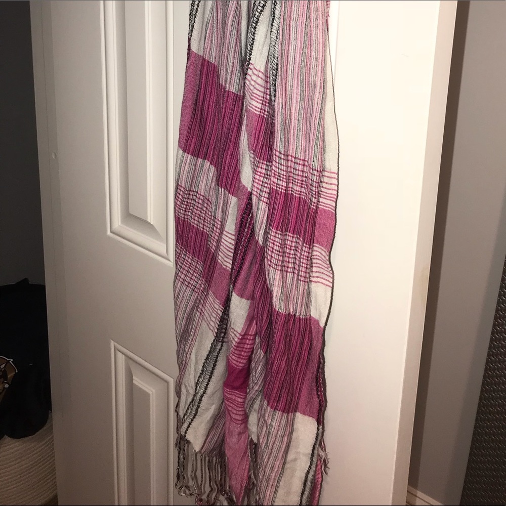 Cute checkered black, pink & white scarf!